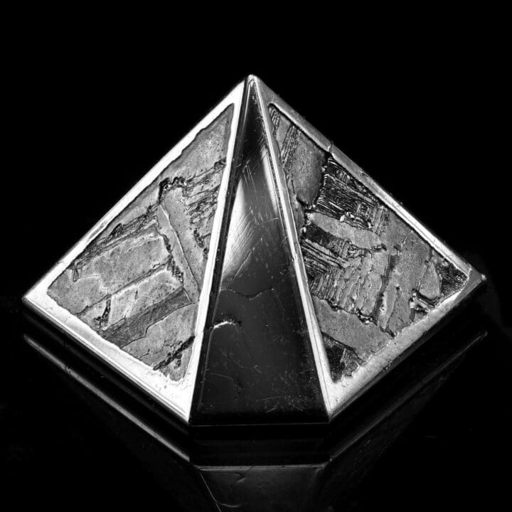 Muonionalusta Meteorite Pyramid - 44g