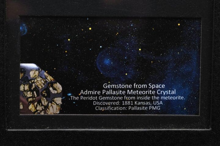 Space Crystal in Collector's Box - Image 4