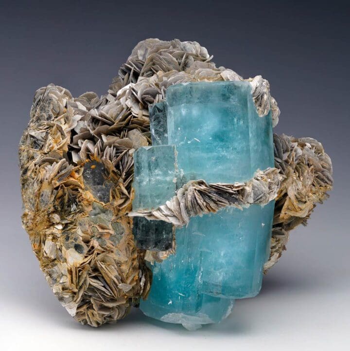 Aquamarine on Muscovite // 8.77 Lb - Image 2