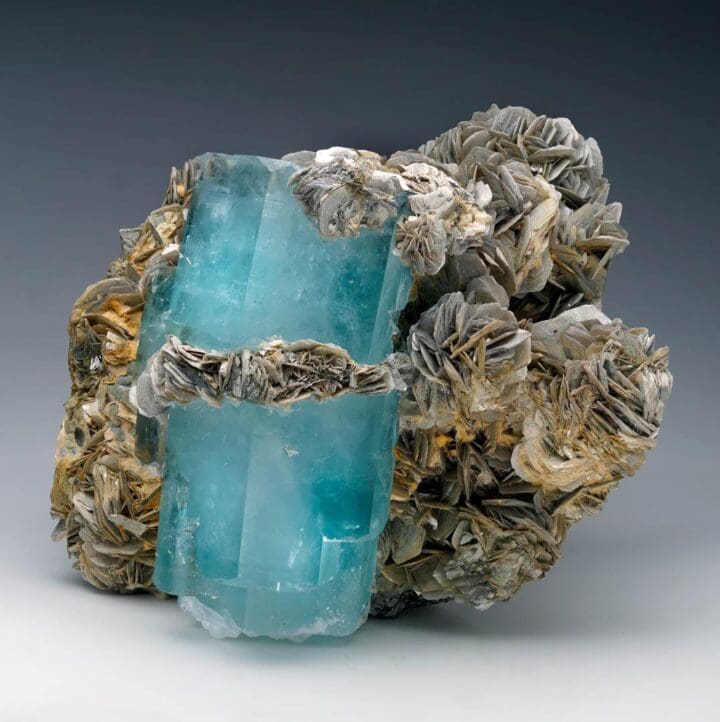 Aquamarine on Muscovite // 8.77 Lb - Image 3